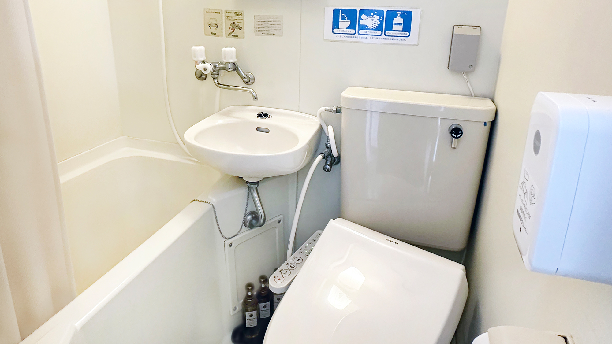 203号室 洋室トリプル 20平米