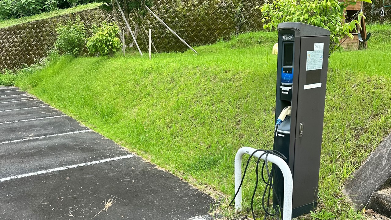 駐車場　EV充電器