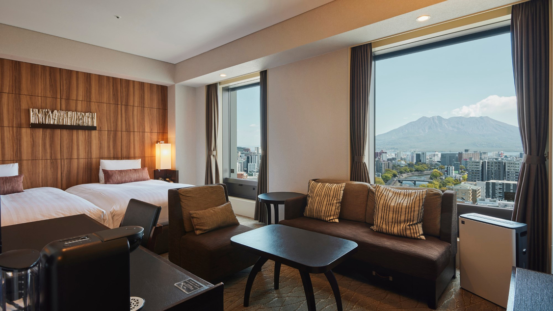 【高層階・桜島側プレミアムツインルーム (27号室) 35.4㎡】鹿児島が誇る大自然を一望。