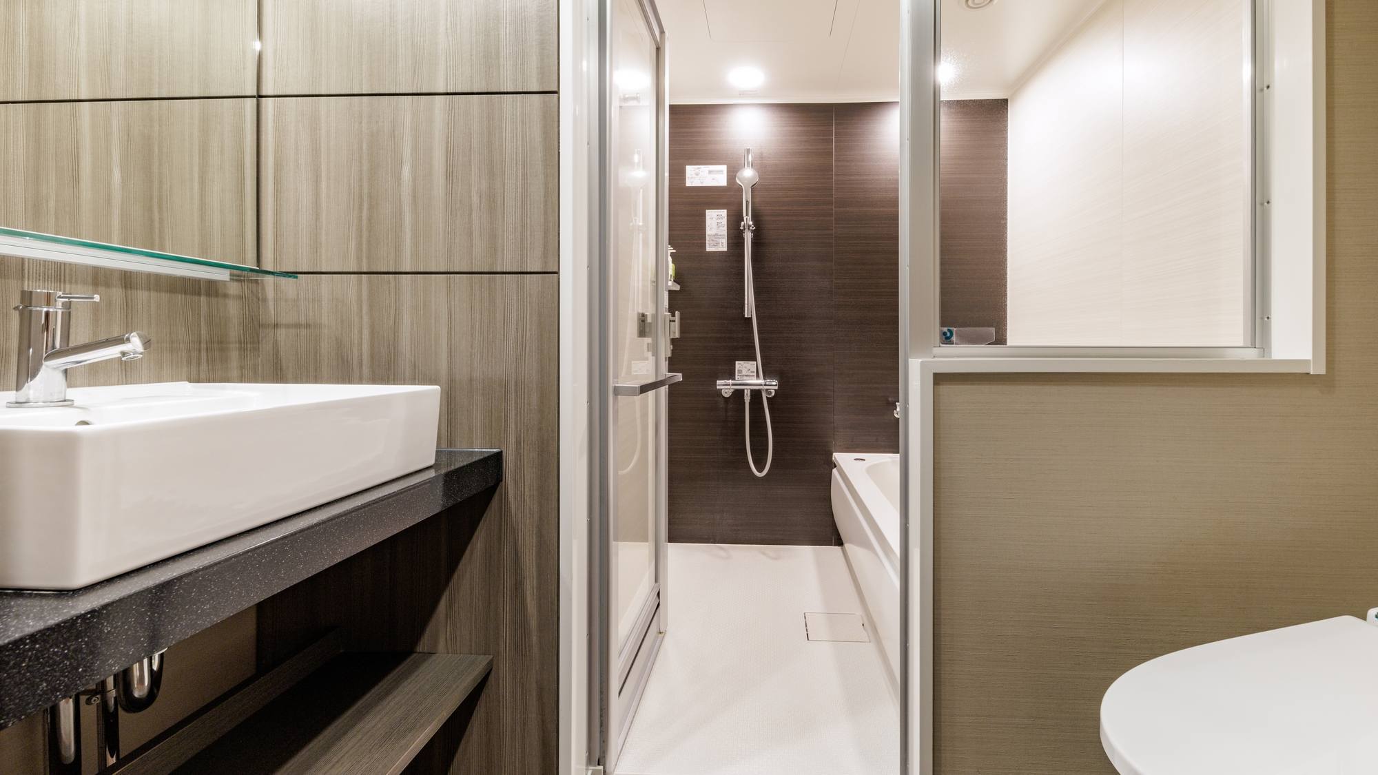 【客室のご紹介】バス・トイレがセパレートなので広々とお使いいただけます。