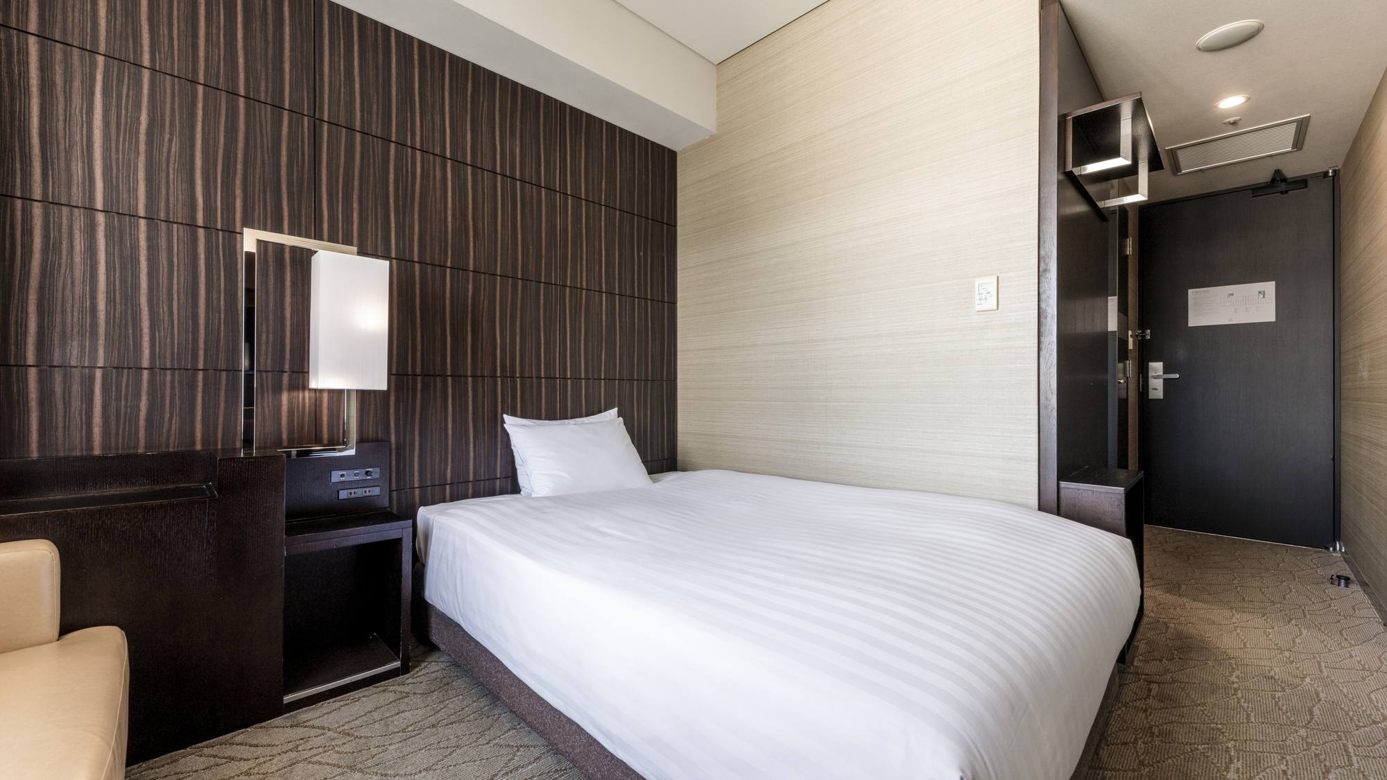 【観覧車側セミダブル 17.7㎡/ベッド幅140cm】シティビューも楽しめます♪