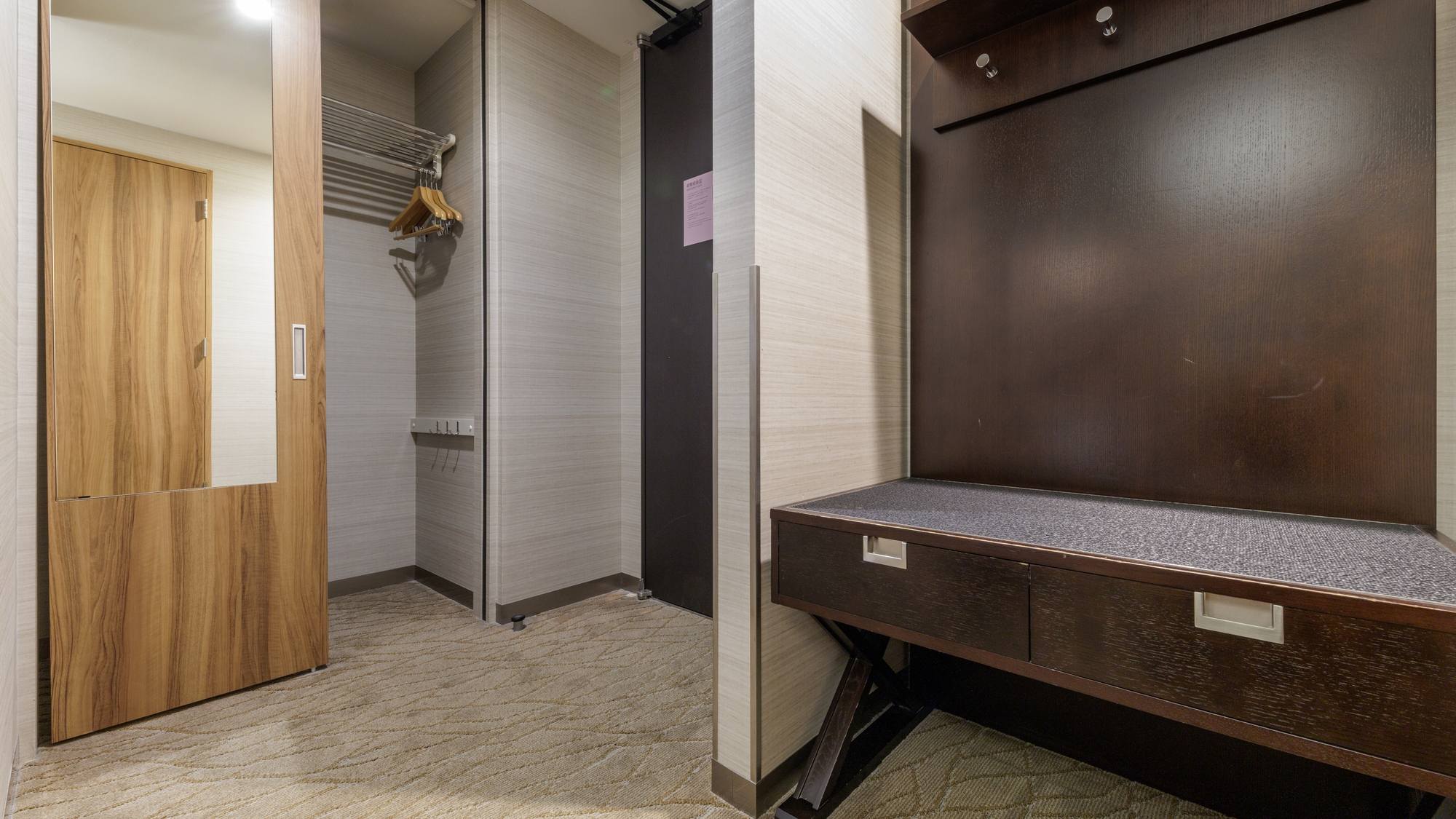 【桜島側スーペリアツインルーム 28.2㎡/ベッド幅110cm】桜島を望む開放感溢れる広めのツイン。