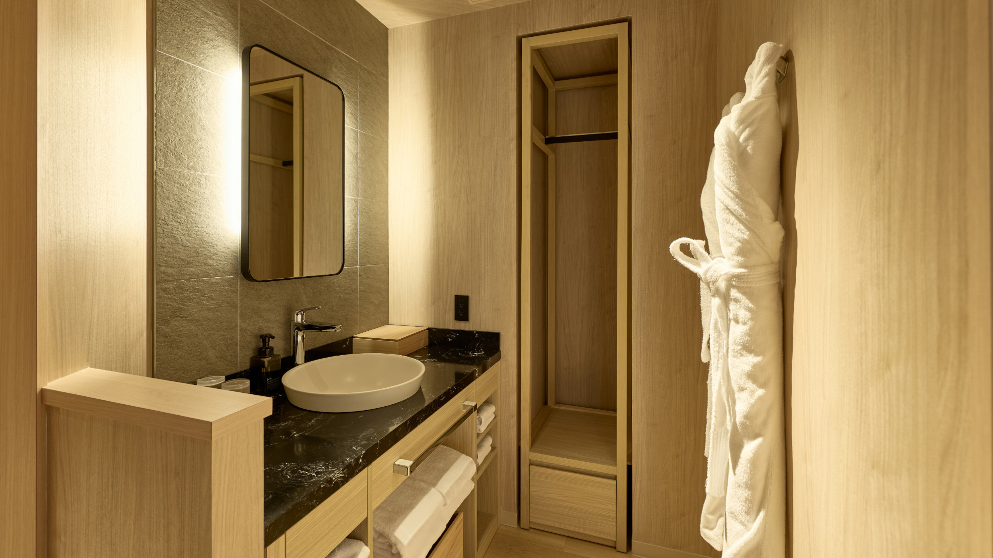 【ラグジュアリーフロア洗面台】