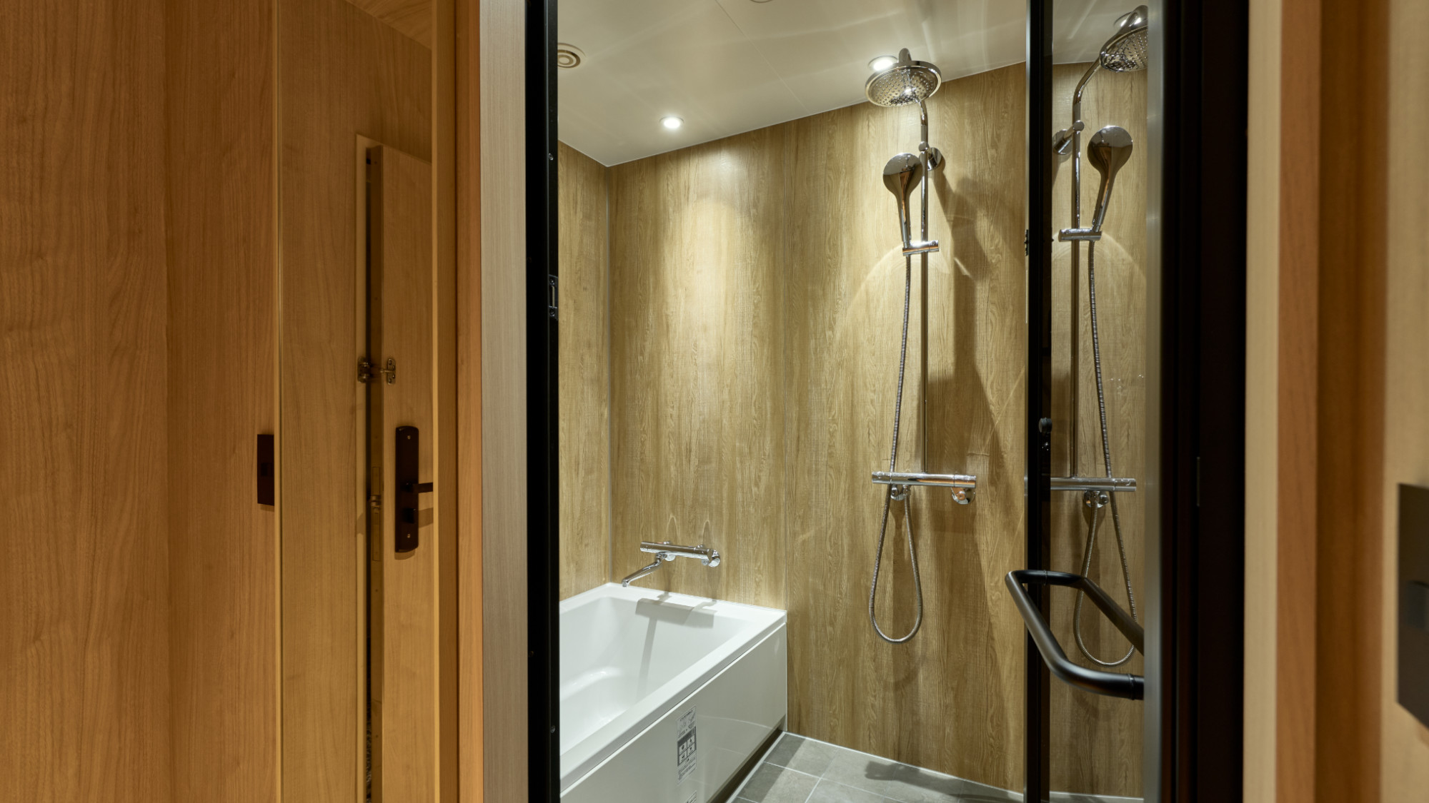 【ラグジュアリーフロアバスルーム】