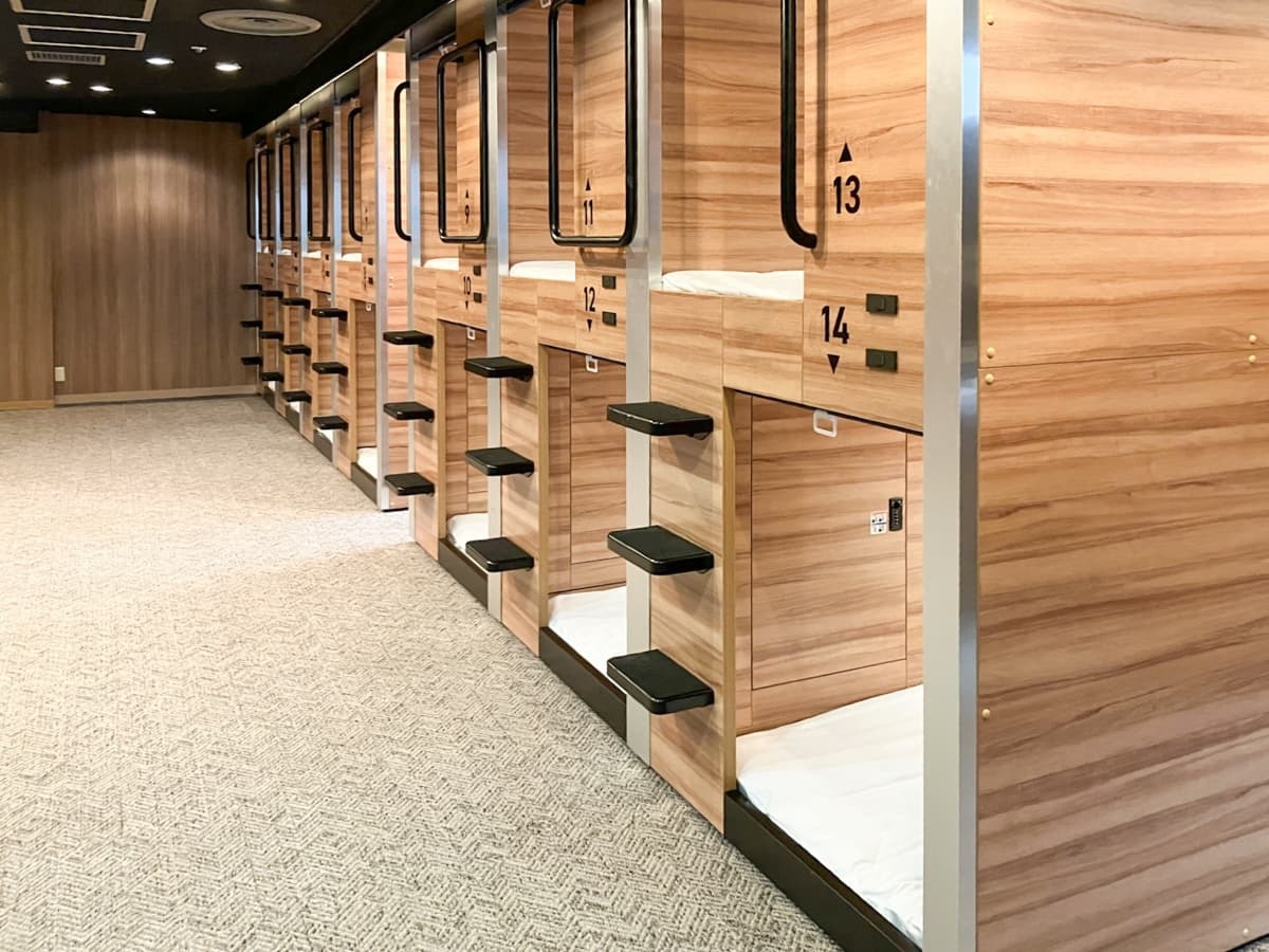 【朝食付】 〜1日のはじめをお弁当でちょっぴり豪華に〜【MAX CABIN】男性専用カプセルルーム