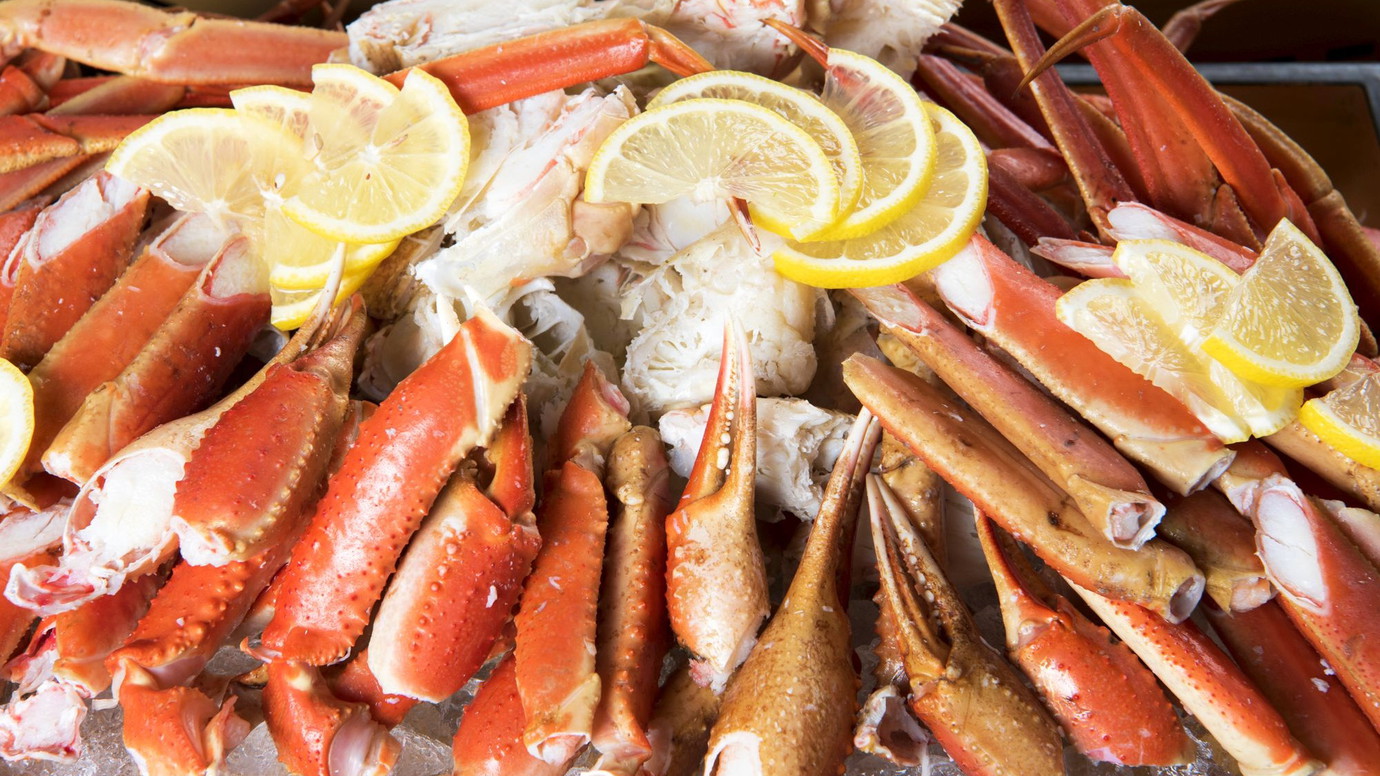 「庄内名物和会席膳」+ズワイガニ90分食べ放題!