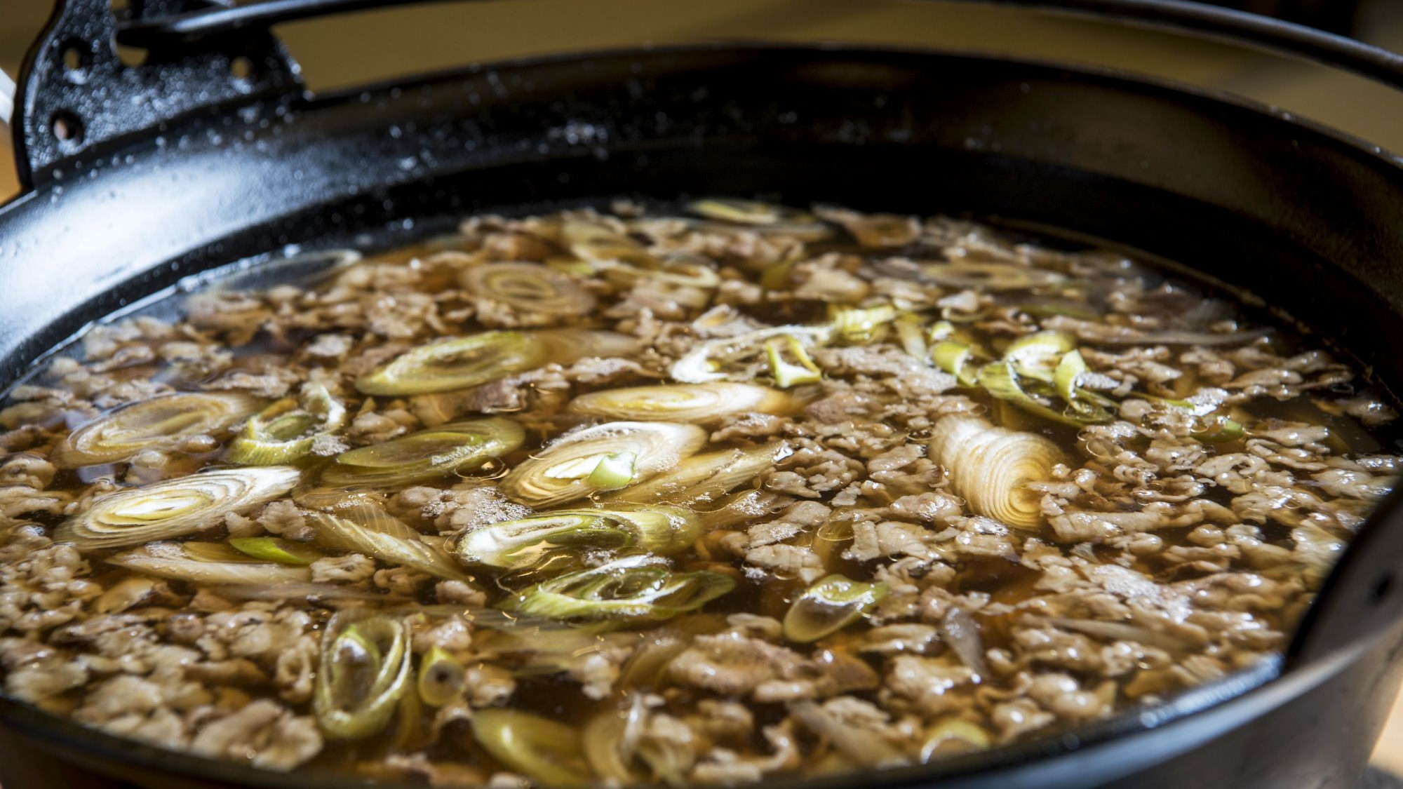 【あさまの田舎バイキング】山形名物芋煮。庄内風や醤油ベースの内陸風など日替わりでご用意しております