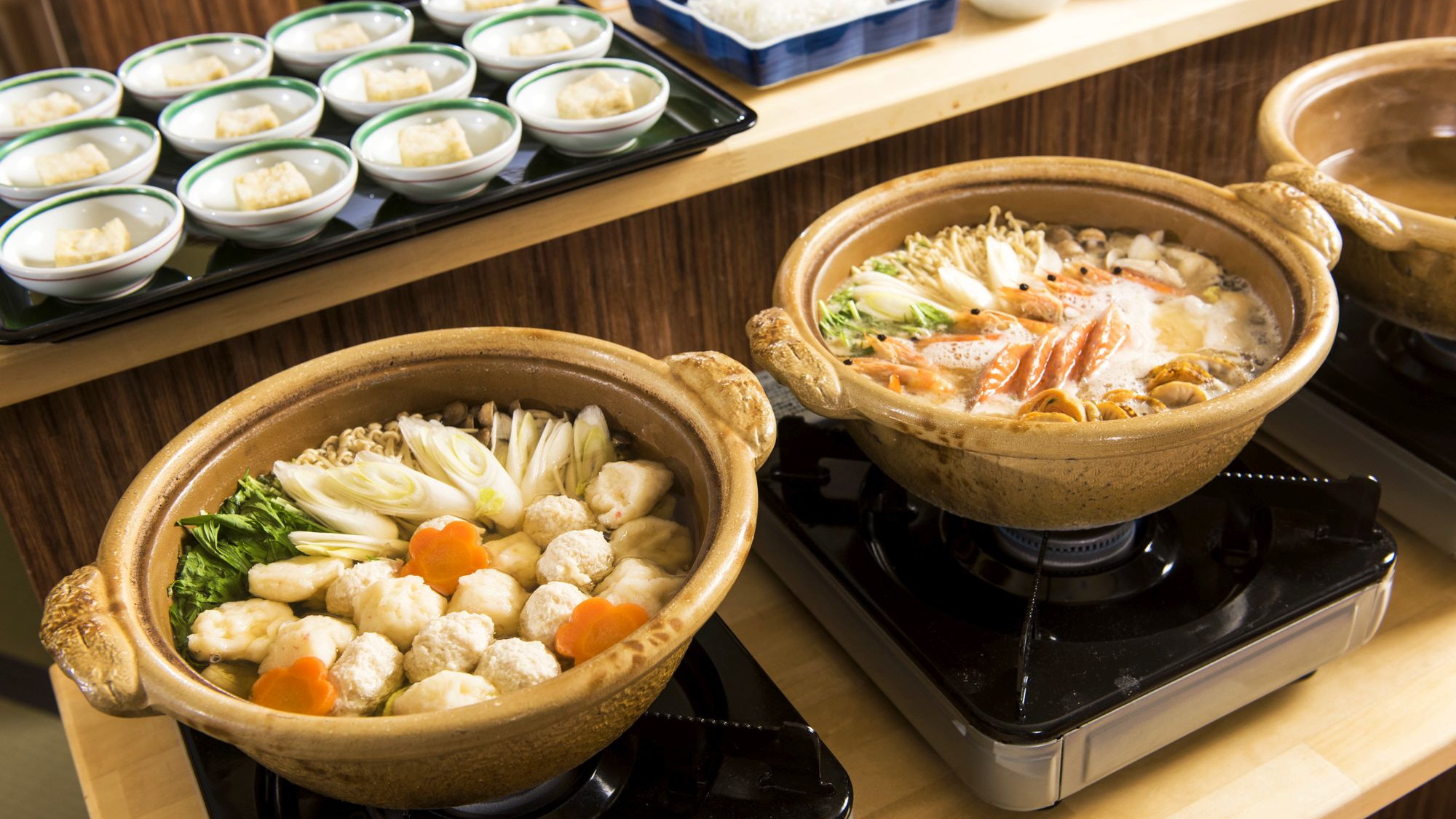 【庄内もっけバイキング】郷土鍋や、海鮮鍋など季節に合わせた名物料理が揃います。