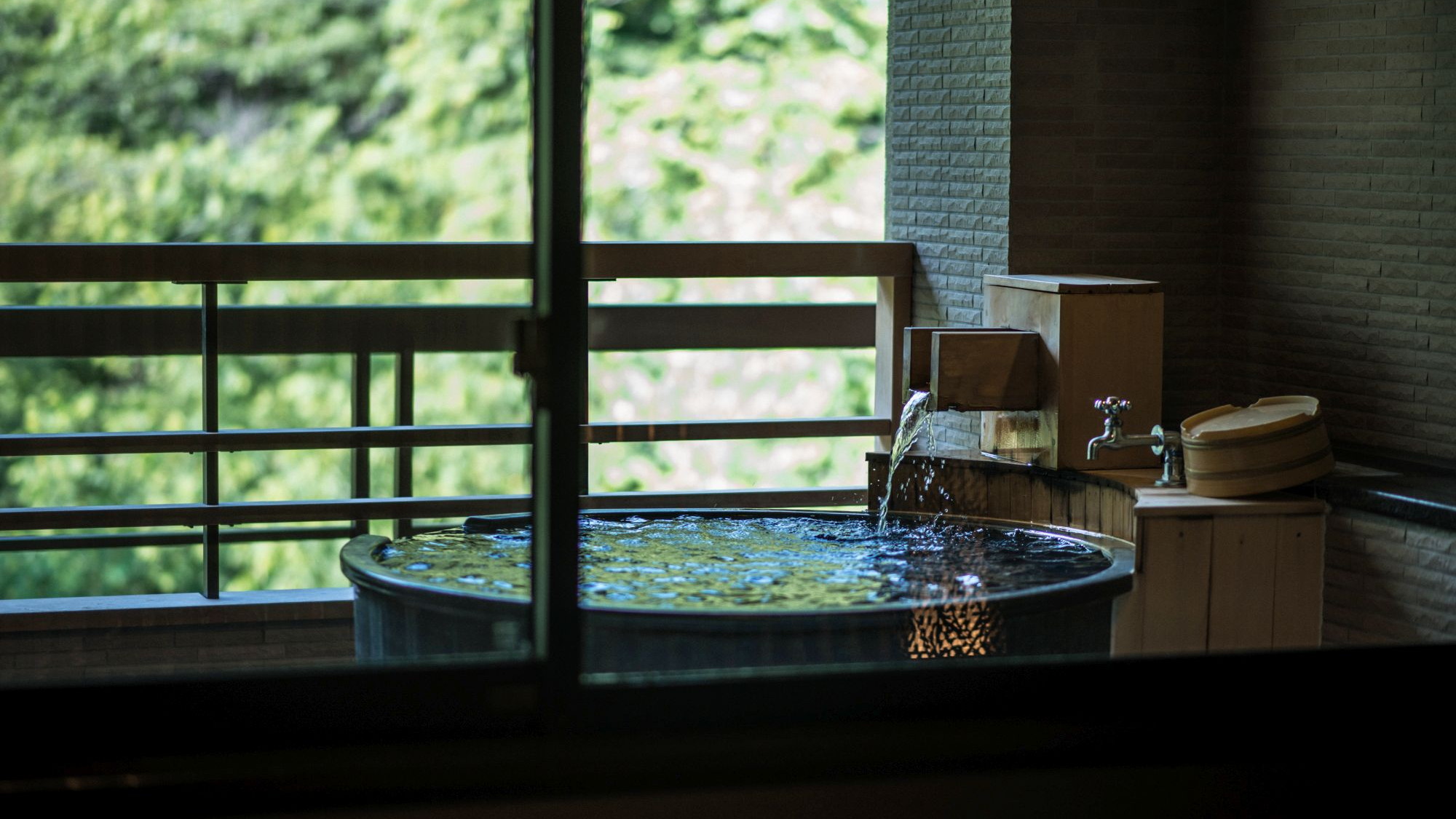 【最上階・露天風呂付〜久遠スイート〜和洋室・73㎡】源泉掛け流しの温泉を愉しむ贅沢な時間