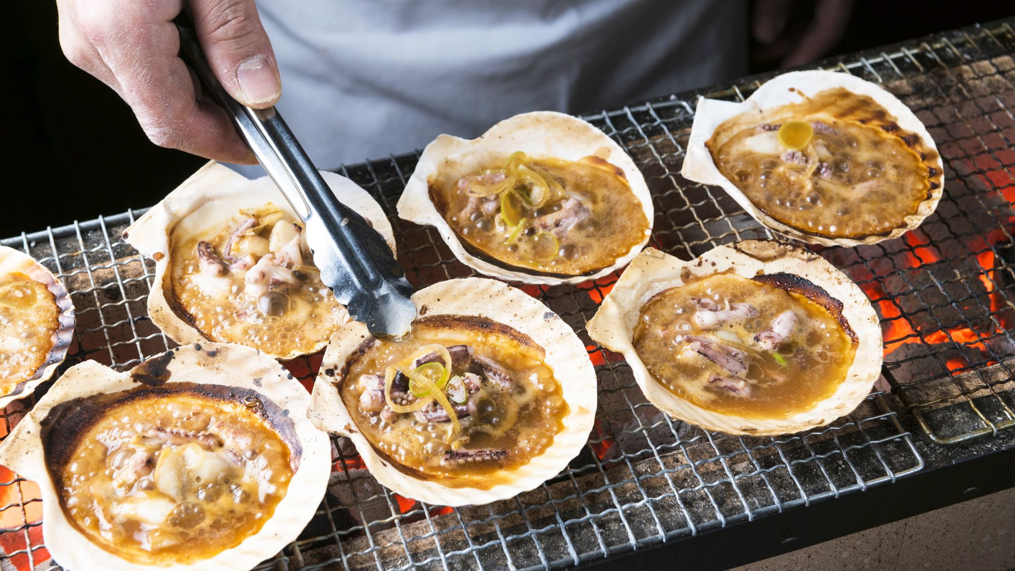 【庄内もっけバイキング】貝の浜焼き。炭火で目の前でじっくりと焼いてご提供致します。