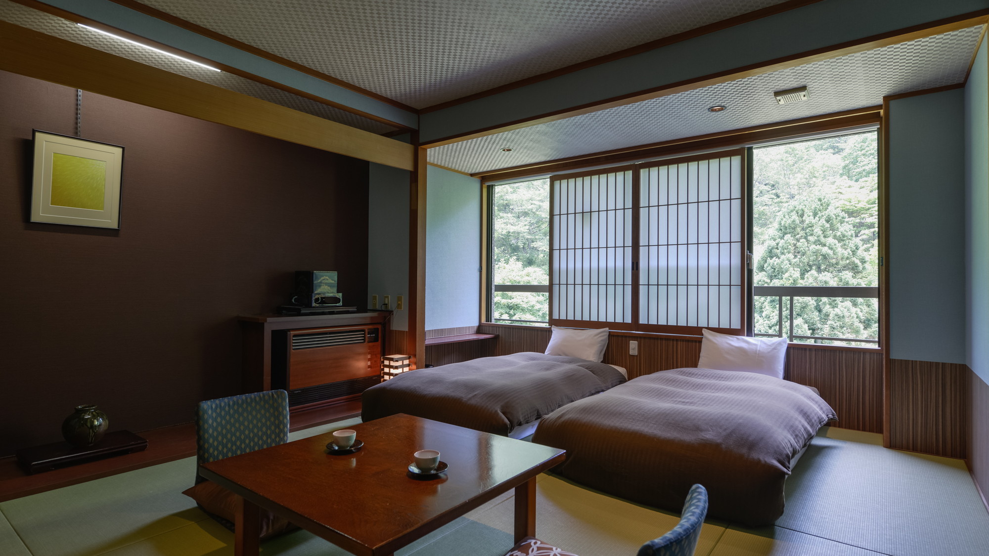 【5階客室〜湯めぐり倶楽部〜和室ベッドタイプ・38㎡】洗練された和の空間と癒しのベッド