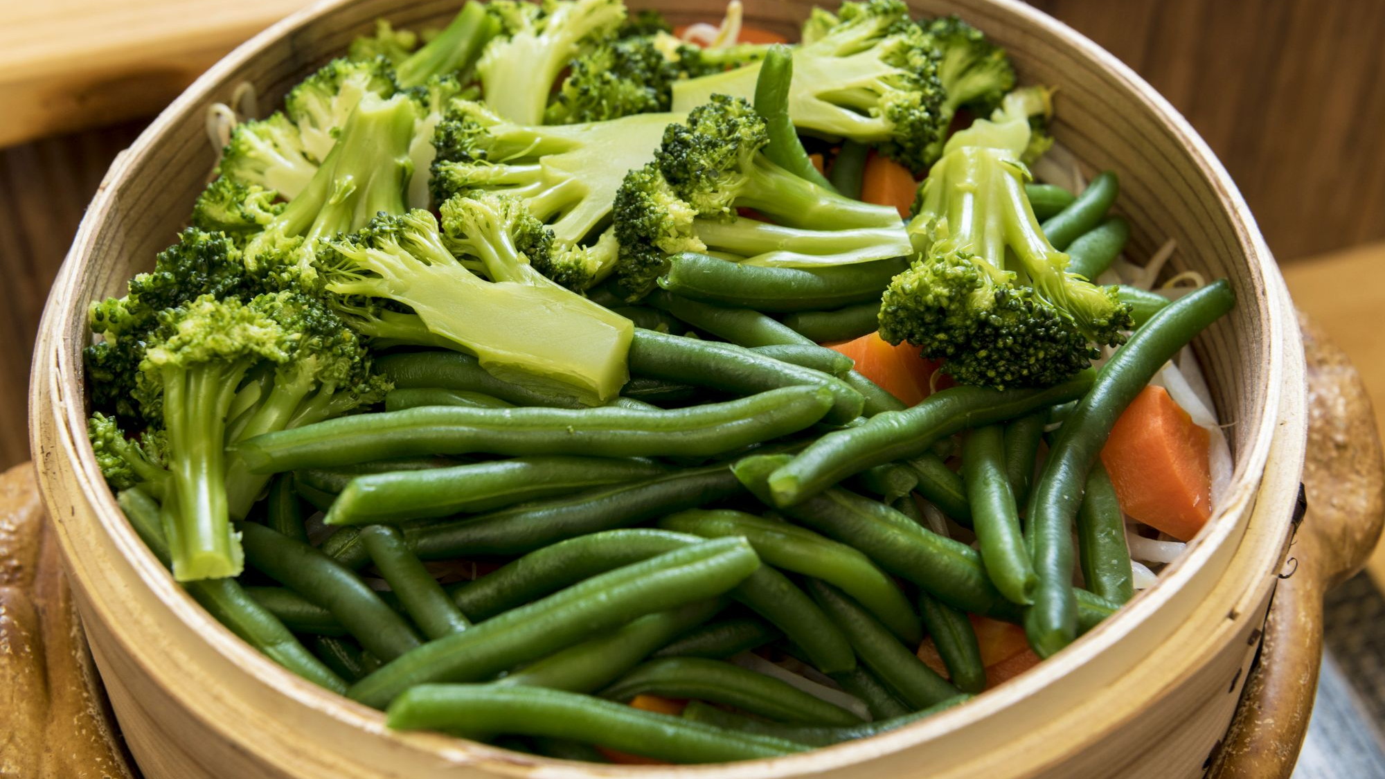 【あさまの田舎バイキング】温野菜。庄内地方の新鮮な野菜をふっくらとした蒸篭蒸しに。