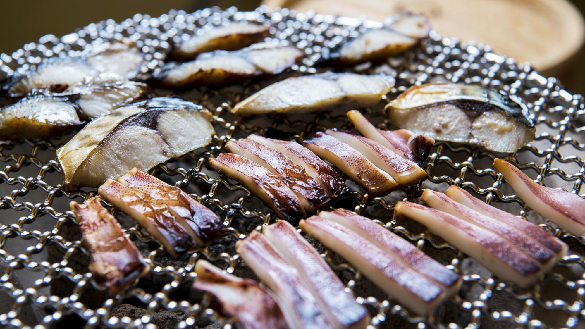 【あさまの田舎バイキング】イカの一夜干し。日本海の潮風で長時間干した味わい深い一品を炭火焼きで