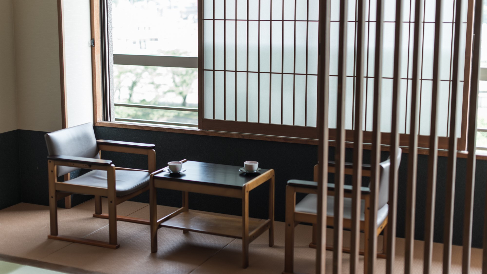 【5階客室〜湯めぐり倶楽部〜和室タイプ・38㎡】琉球畳を使った和のデザイン