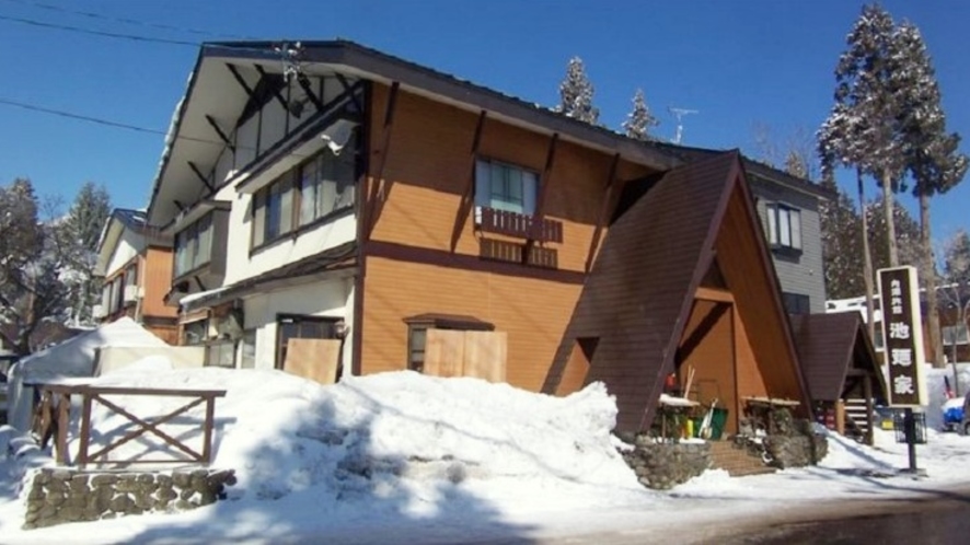 *外観（冬）／スキー場はお車3分！天然温泉・お食事が楽しめるアットホームな旅館