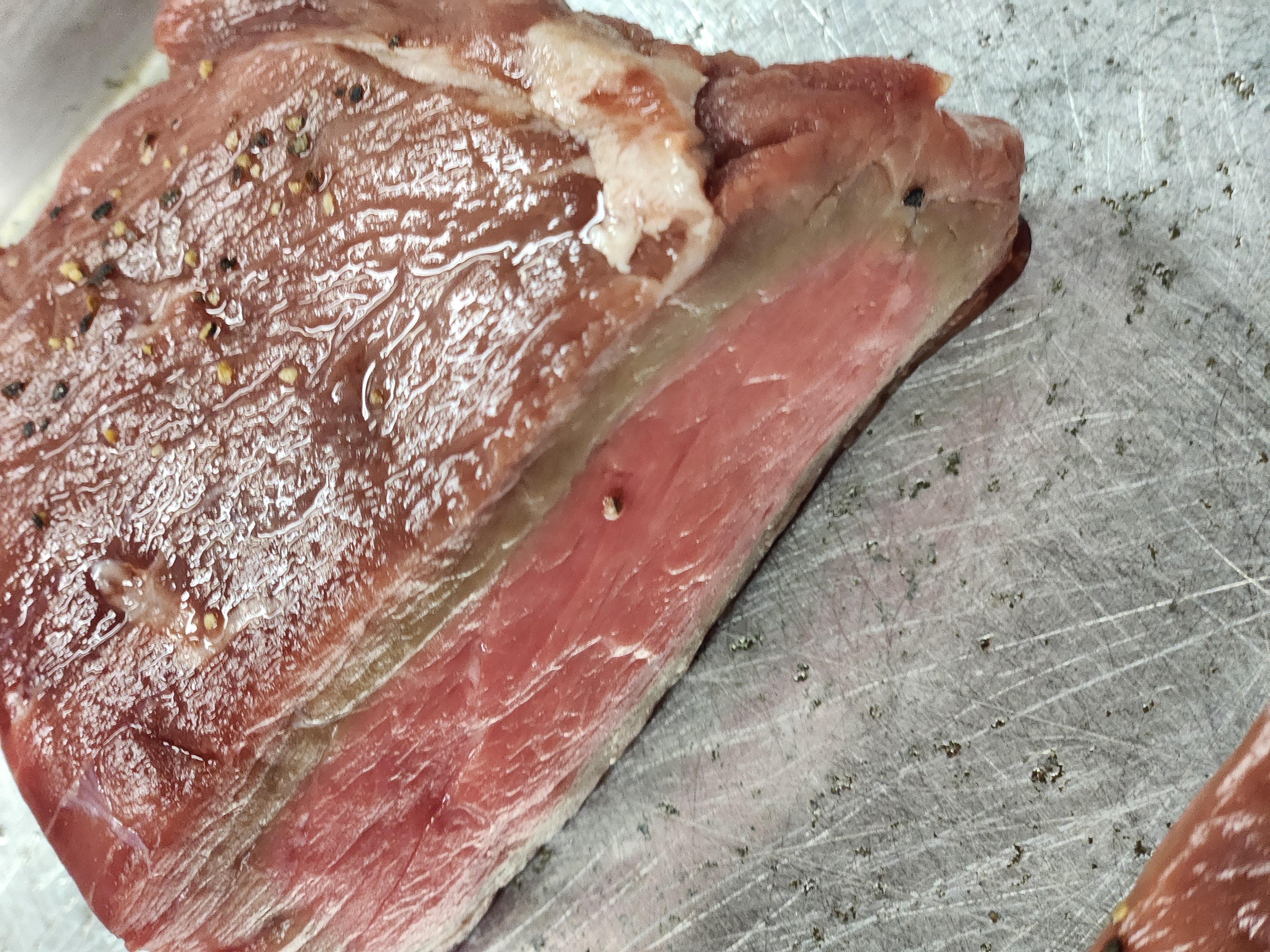 国産牛ステーキ（焼く前）