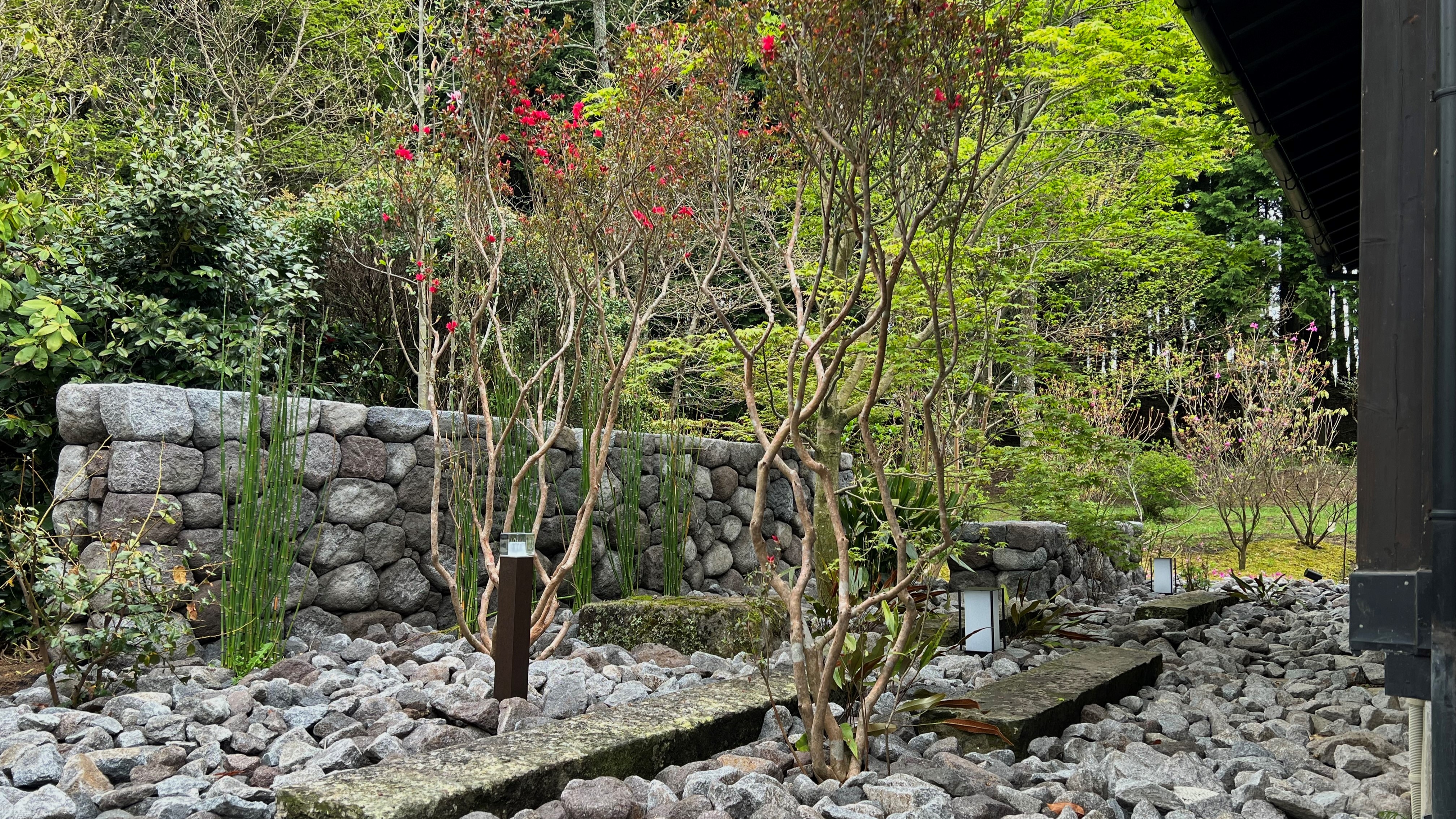 貸切内湯の庭園