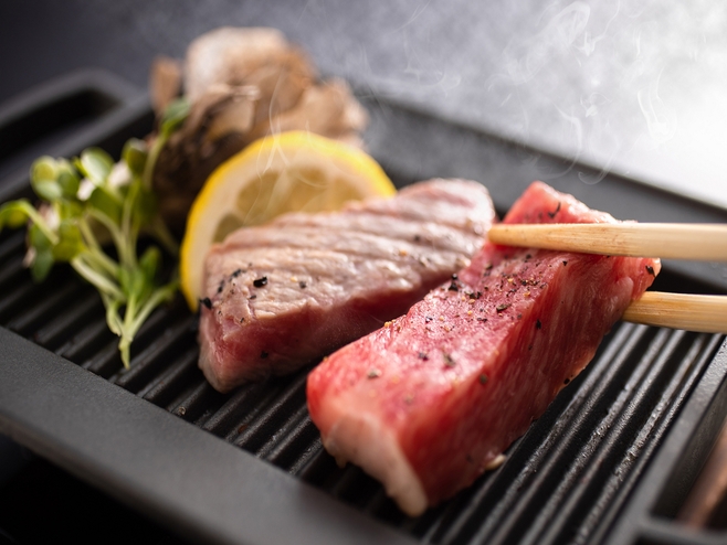 生姿ズワイ大ガニ１.５杯とセコガニ付き☆彡姿盛と和牛ステーキも味わえるボリューム満点プラン