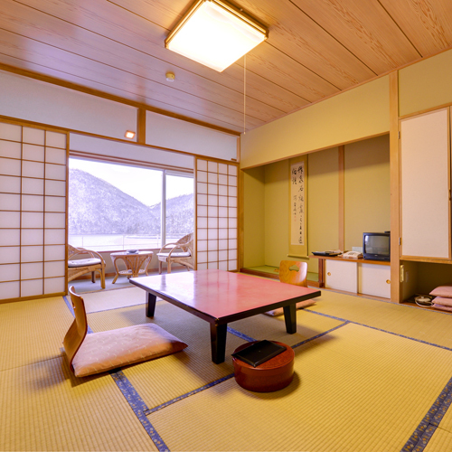 Bangunan baru kamar gaya Jepang 10 tikar tatami (contoh kamar tamu) Habiskan waktu mewah sambil menatap pemandangan Danau Shikaribetsu yang indah.