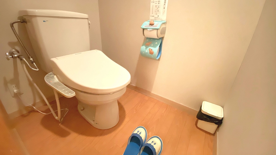 【新館】和室10畳／トイレにはウォシュレットを完備。