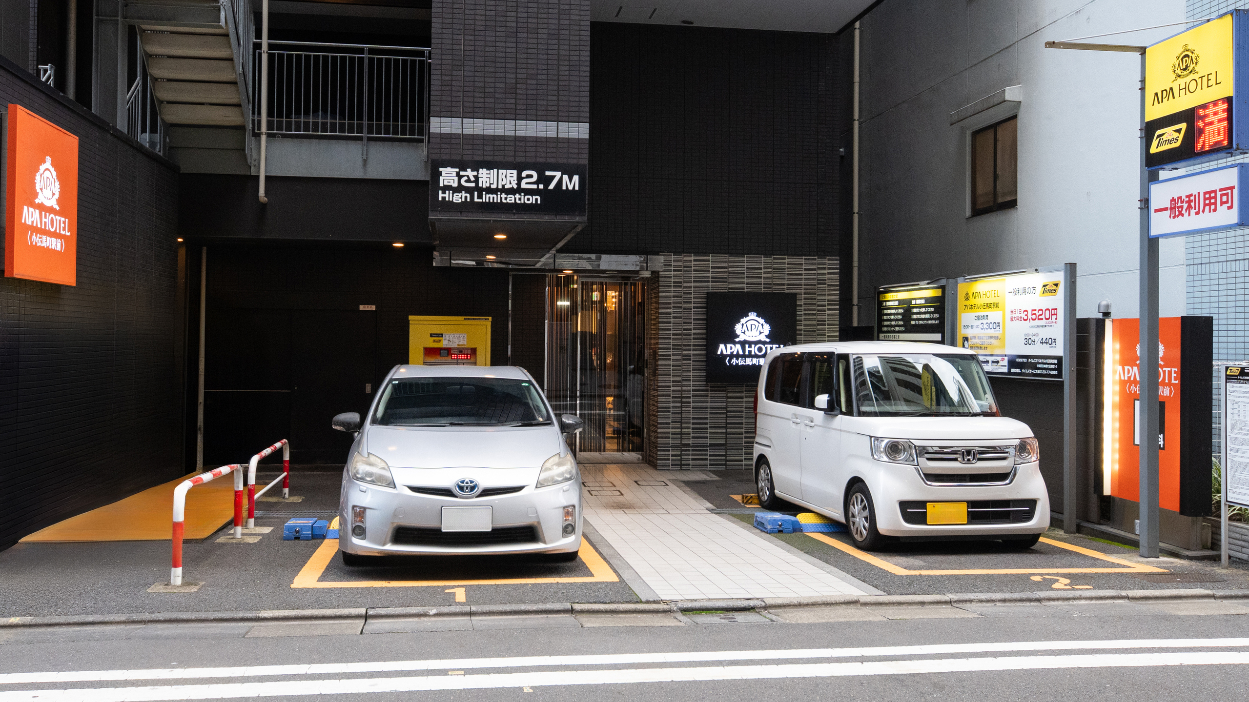 サブエントランス側駐車場