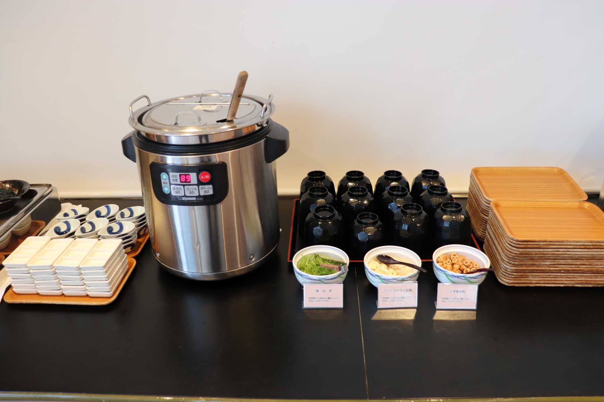 朝食セルフサービスコーナー