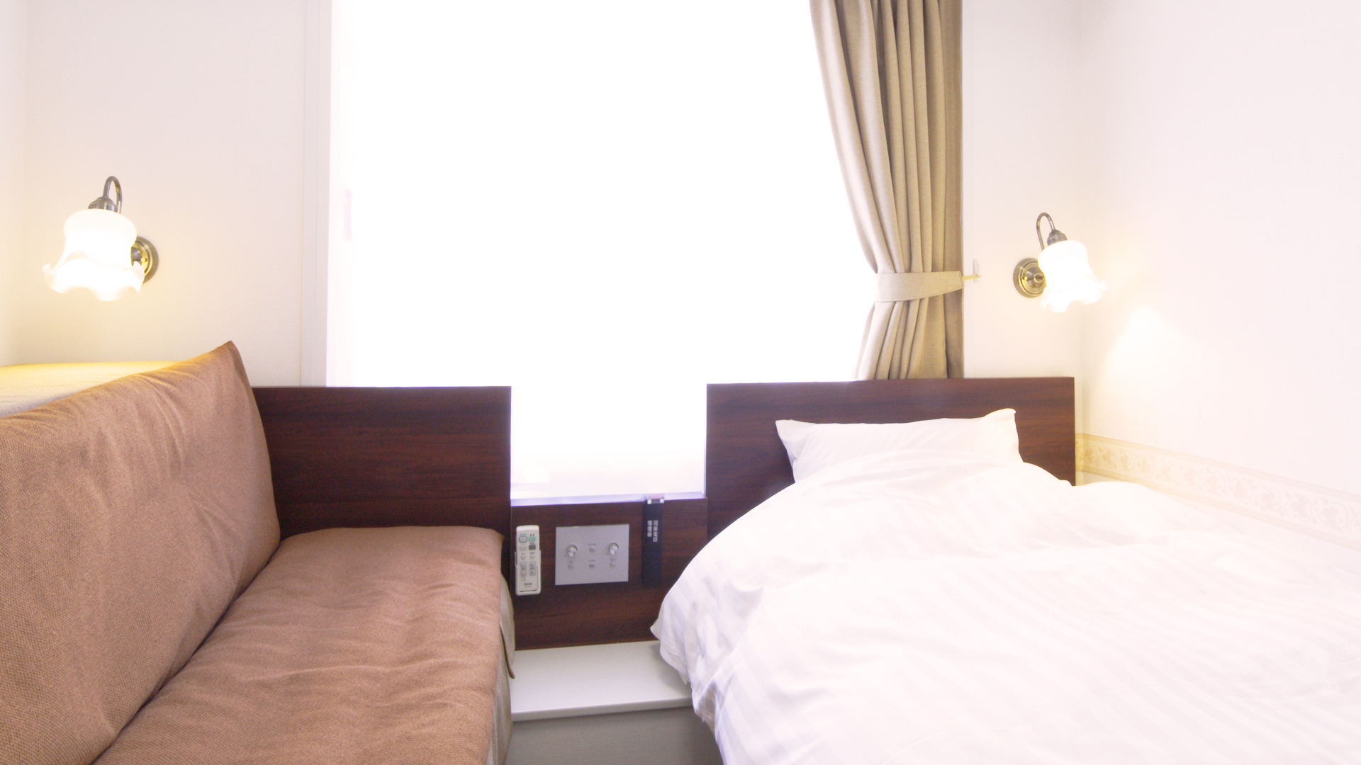 三番館ソファ付きシングル