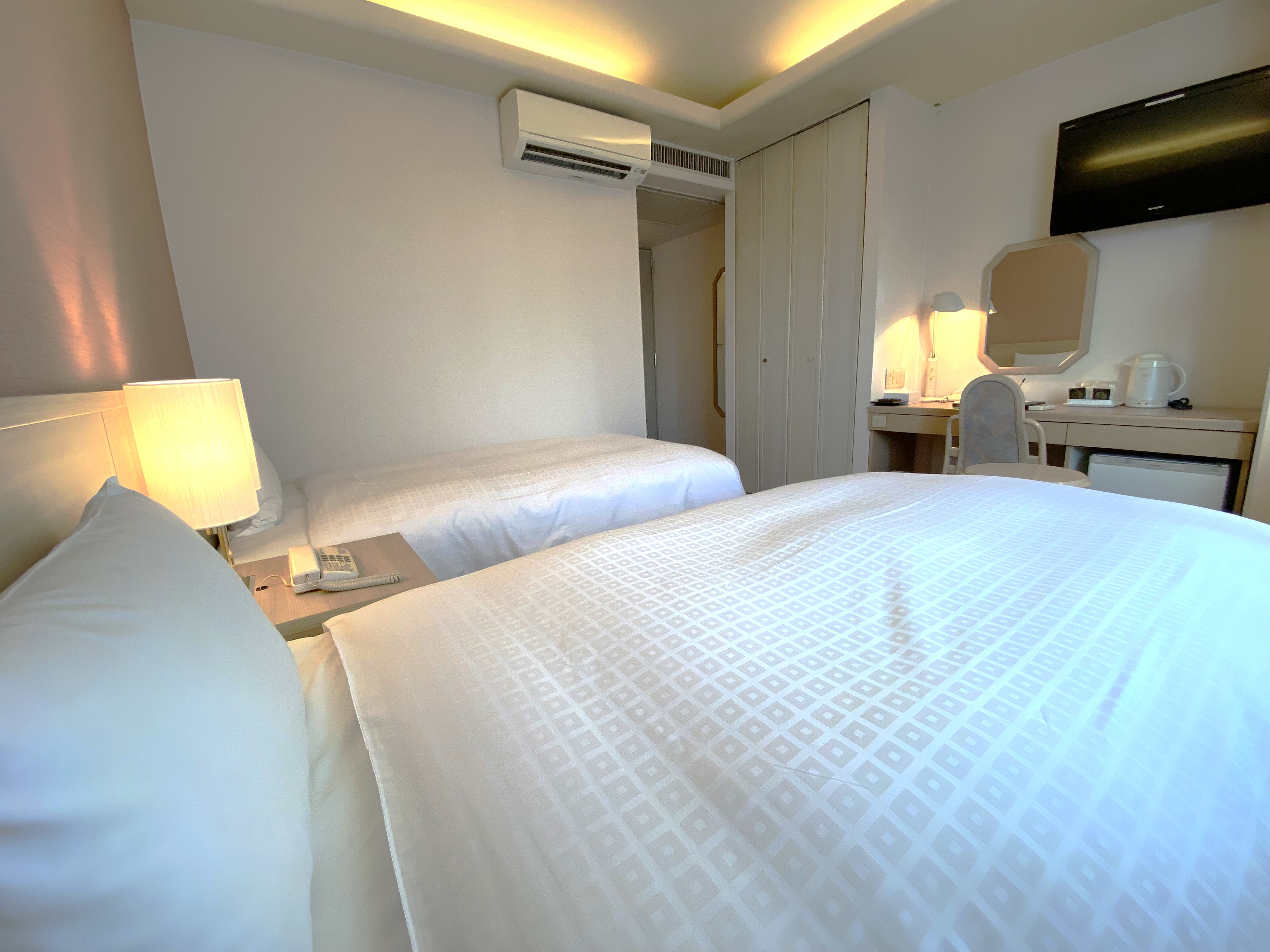 ツインルームです。全室羽毛布団（デュベ）です。