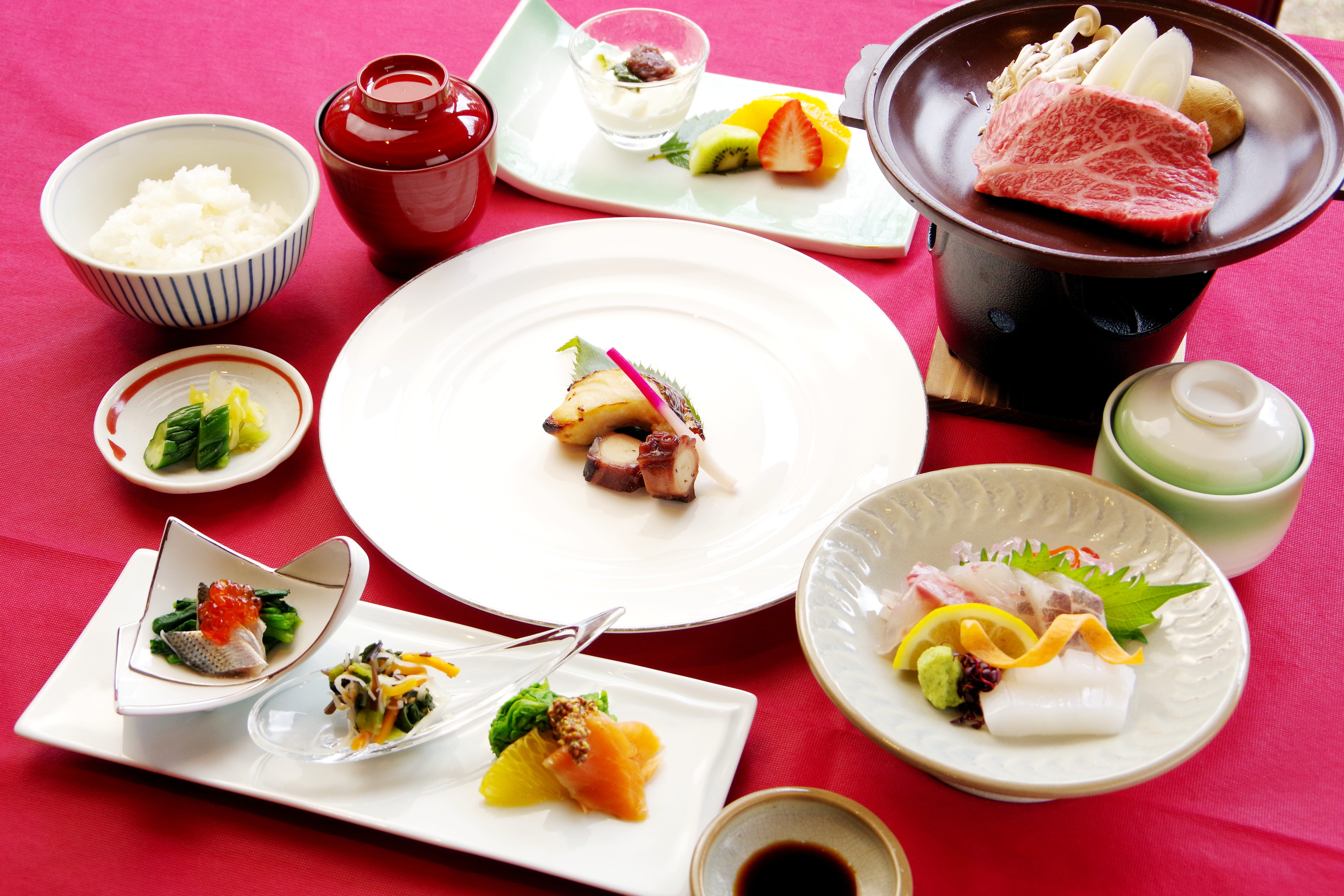 季節の会席コースに舌鼓♪　水も料理も大満足！