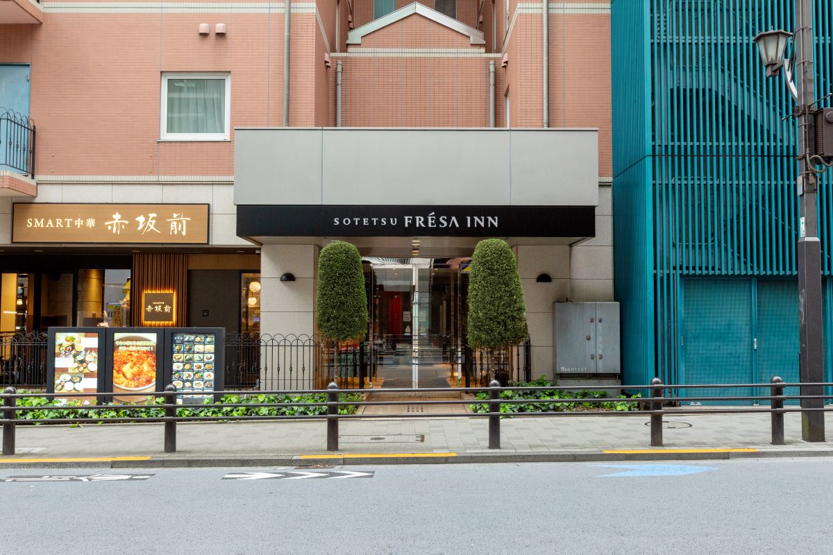 《本館》外観（正面）