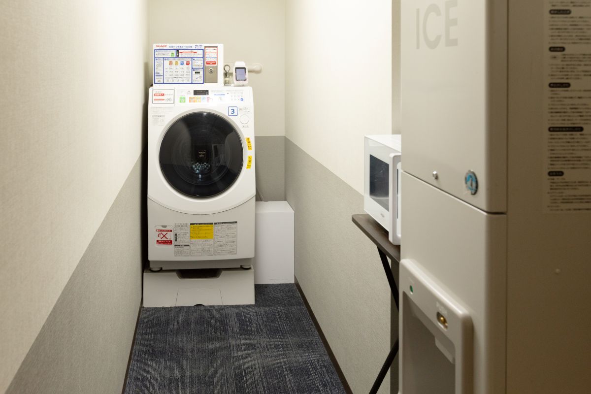 《本館》製氷機・電子レンジ・洗濯機