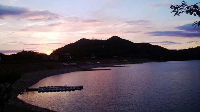 【ゆったり角部屋プラン】のんびりステイ♪入鹿池に沈む夕日を眺めて…(特典付)