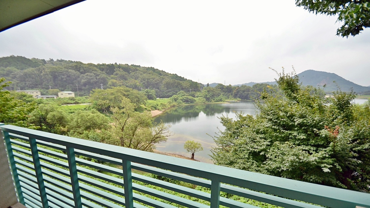【スキ旅】【平日限定】ワンドリンク特典付●夕食は基本のスタンダードで季節の味覚を満喫！＜2食付＞