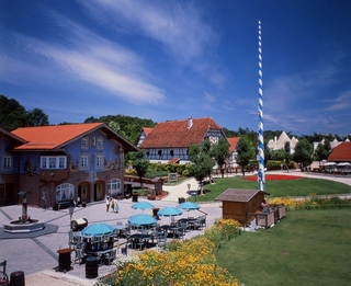 【平日限定】大人気★リトルワールドチケット付！いっぱい遊んだ後は湖畔の宿でのんびり♪(2食付)