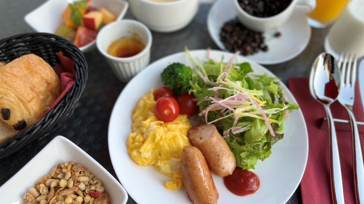 【朝食】大阪産の食材を使用したメニューもご用意♪和洋約40種の朝食ビュッフェ！