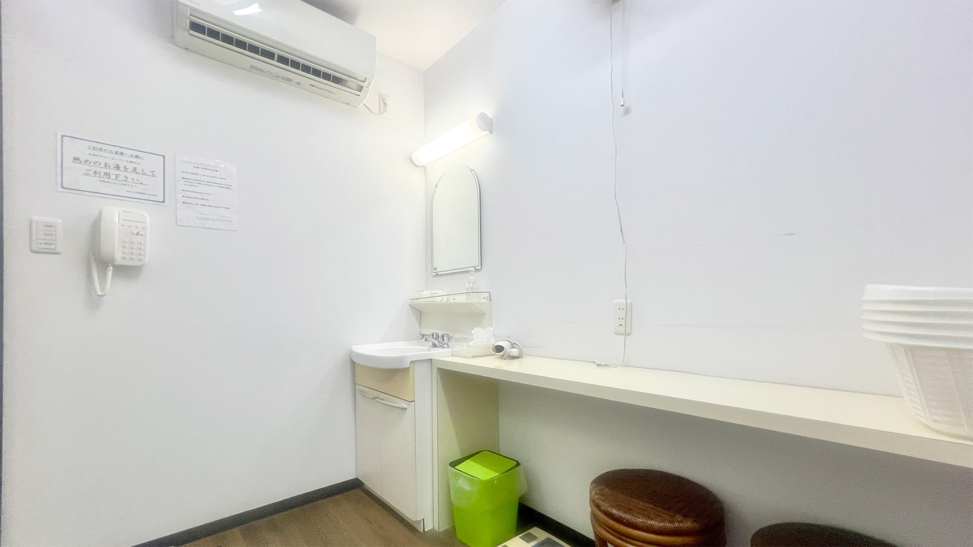 【大浴場】脱衣所スペース