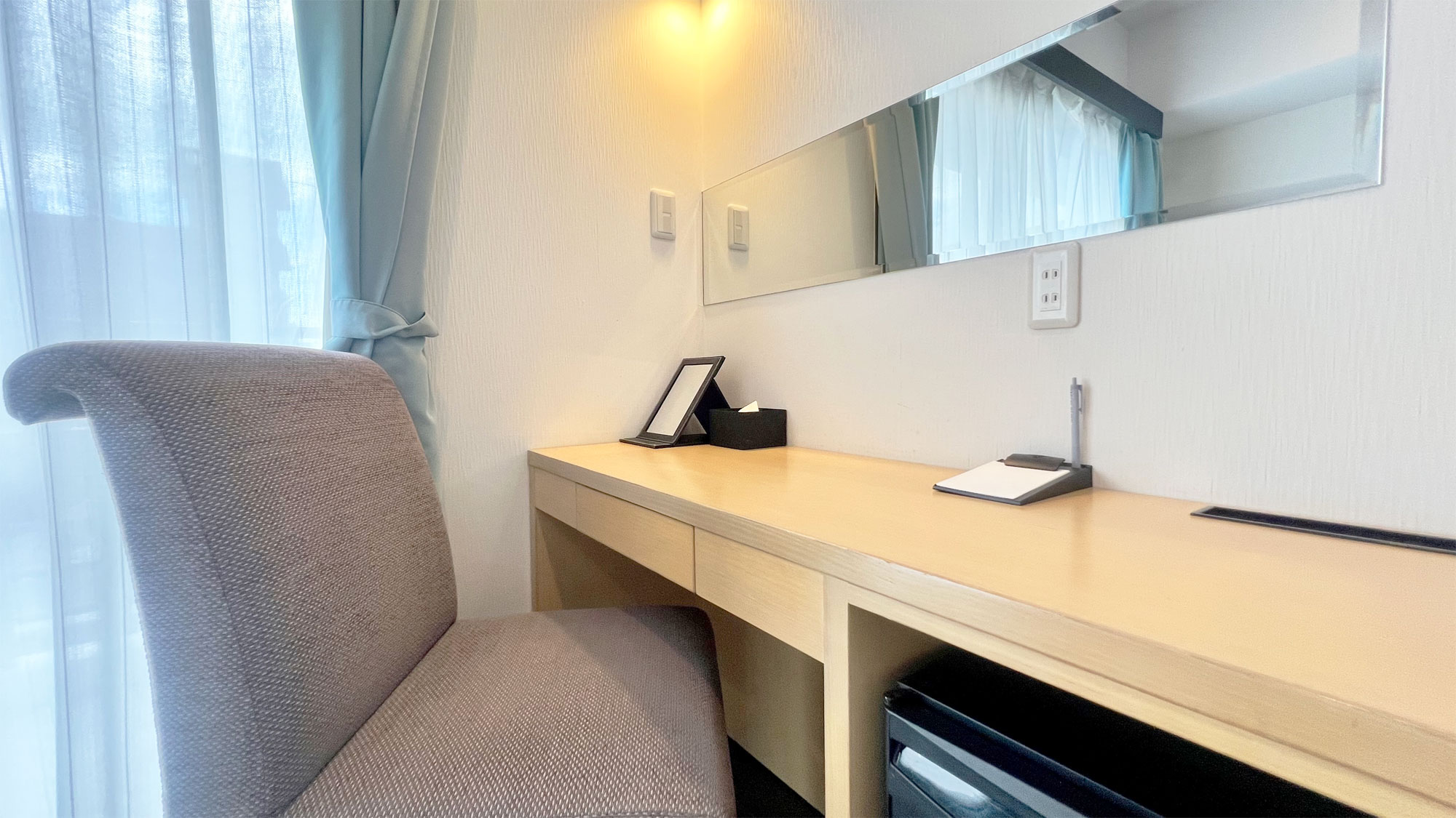 【禁煙スタンダードツイン】デスクコーナー