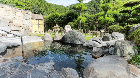 【お日にち限定】お一人様1，100円引き！とろとろな美肌の湯と季節の創作料理を堪能　雅会席（2食付）
