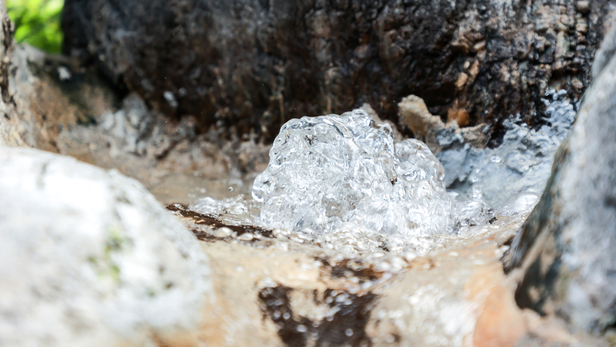 露天風呂｜まるで化粧水のような美肌の湯。一度だけでなく何度もお楽しみください。