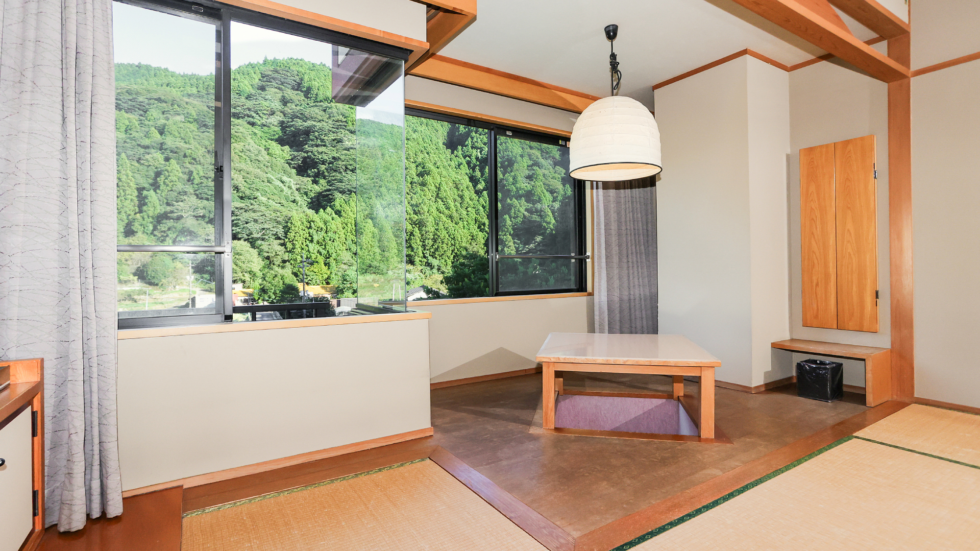 和室｜豊かな自然に囲まれた、のんびりを楽しむお部屋。