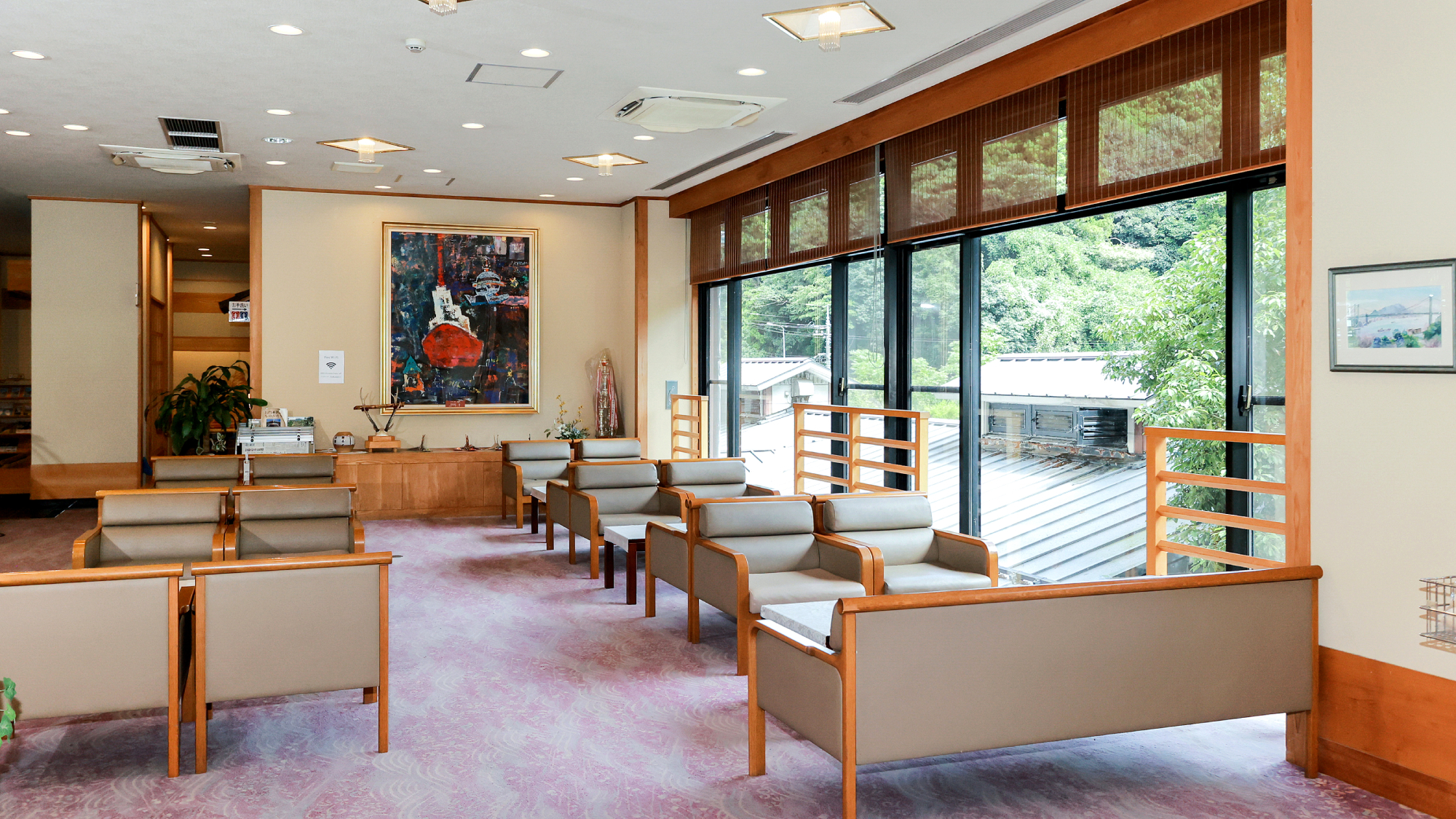 ロビー｜美しい自然を眺めながらゆっくりおくつろぎください