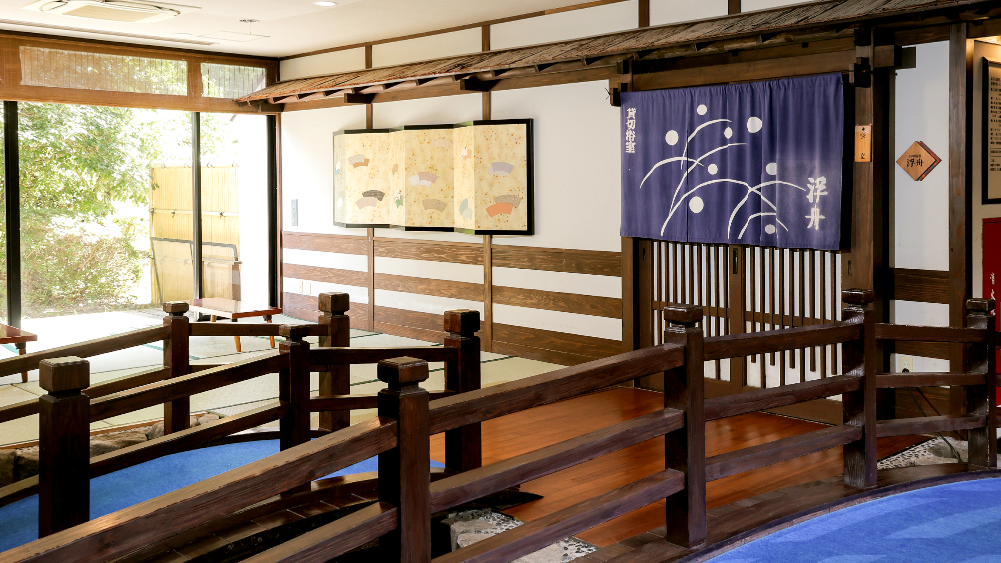 館内｜大浴場入口