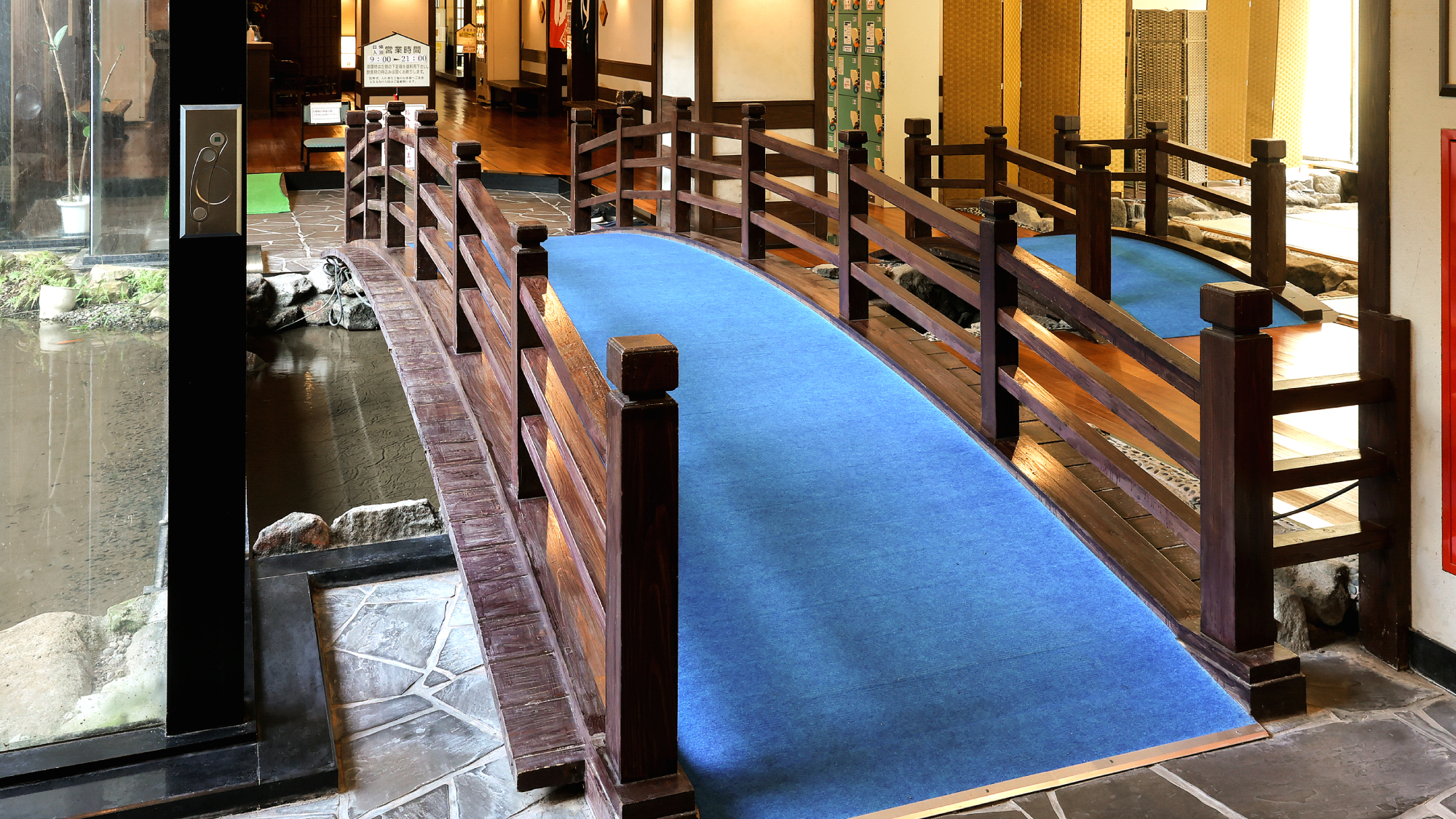 館内｜大浴場入口