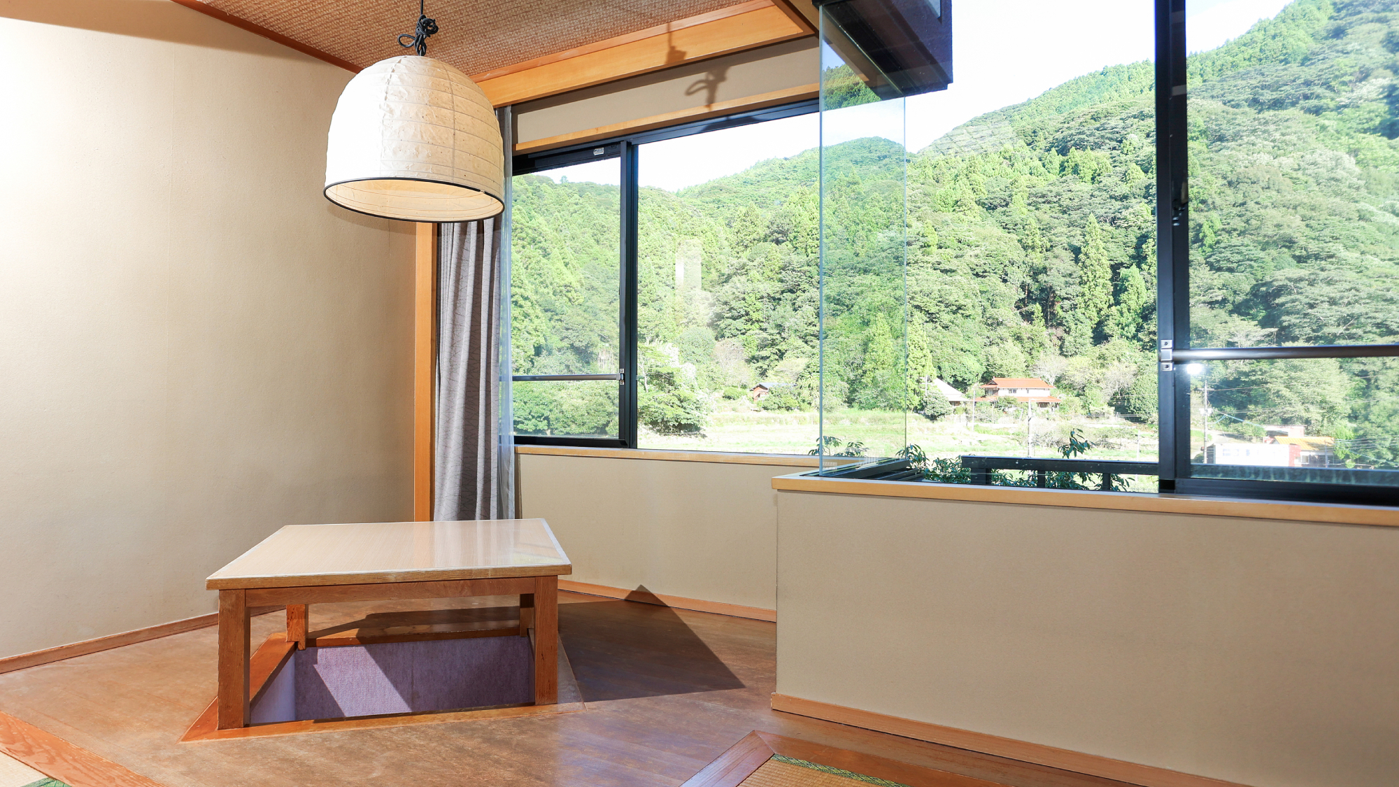 和室｜豊かな自然に囲まれた、のんびりを楽しむお部屋。