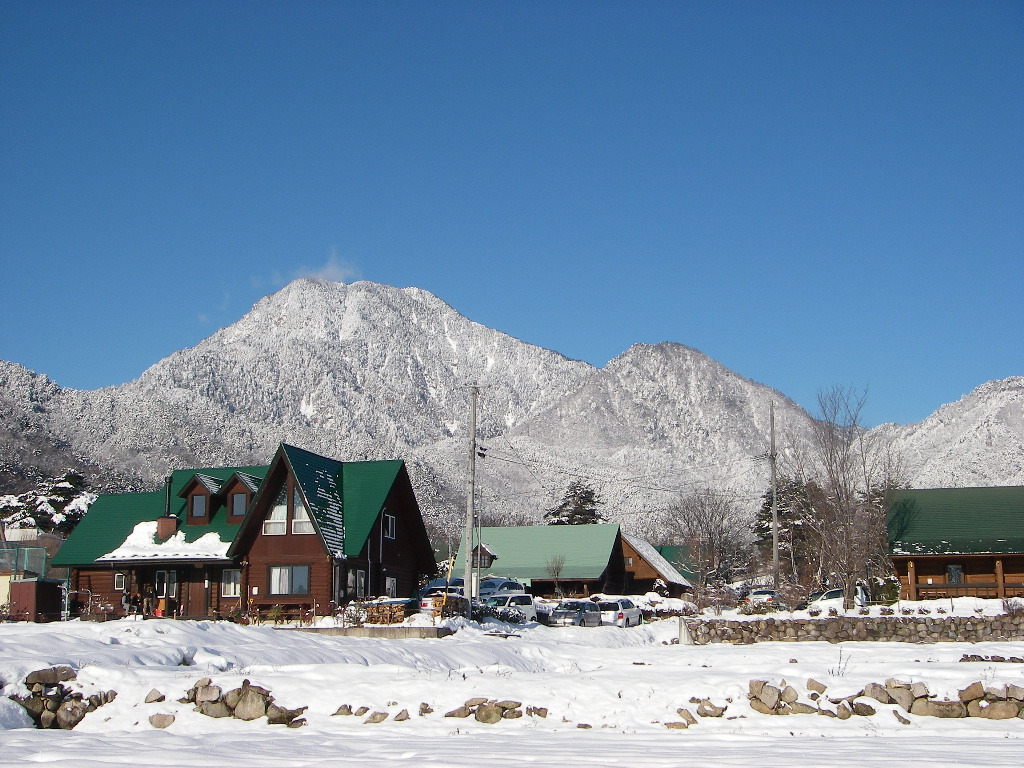 【学割2000円引き・リフト1日券特典付きプラン】ログハウスの宿泊とスキー＆スノボーをお得に楽しもう