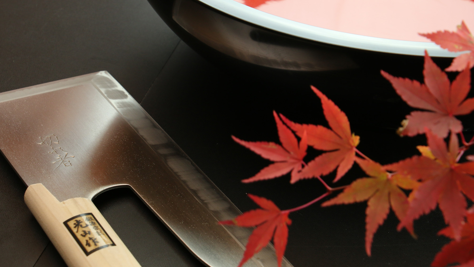 #秋-新そばの手打ちそばは今だけのお楽しみ。香り豊かな蕎麦の美味しさをご堪能下さい。