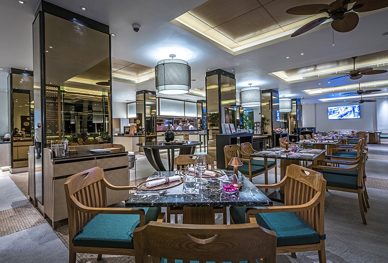 Watercourt レストラン