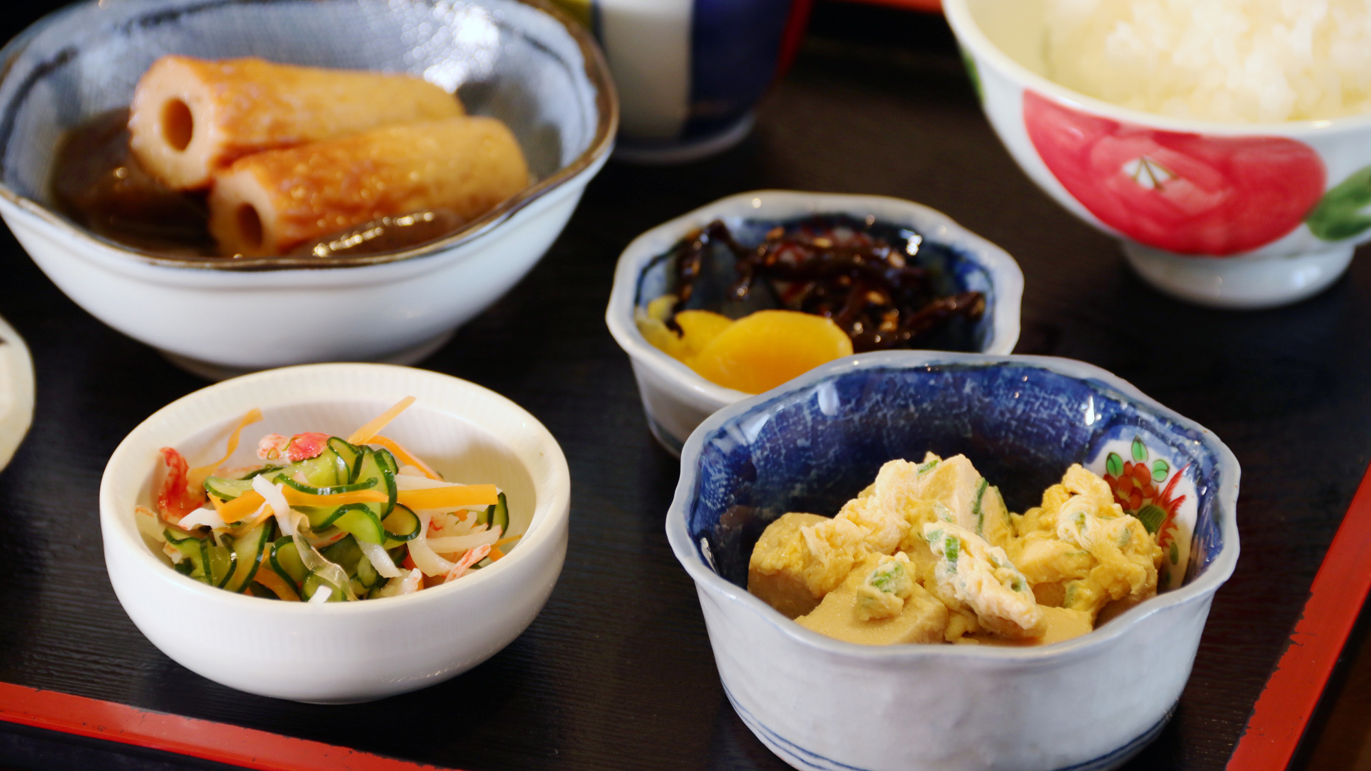 【朝食】小鉢や煮物の手作りの味をお楽しみください＾＾