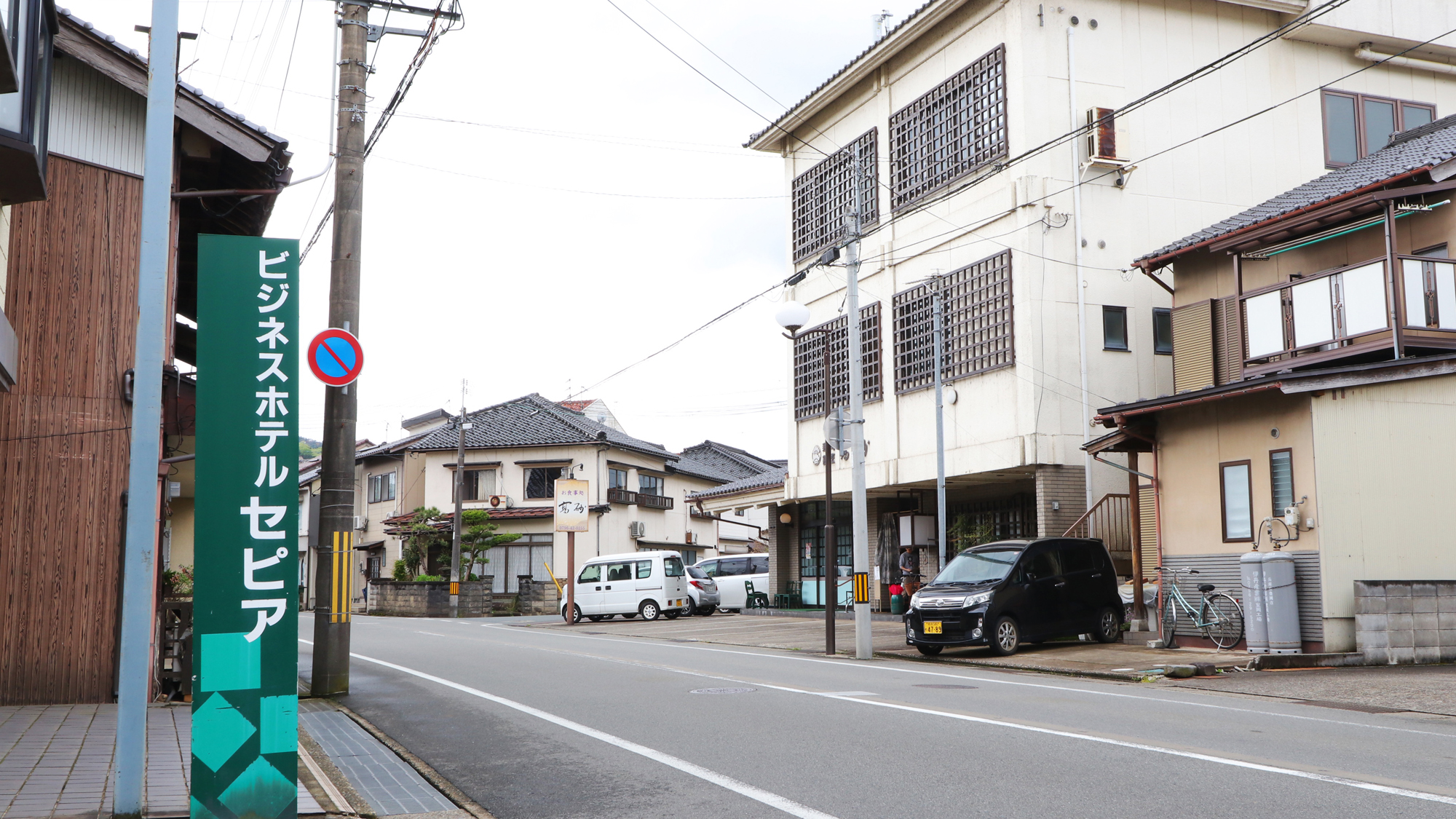 【ビジネスホテルセピア】看板はこちら