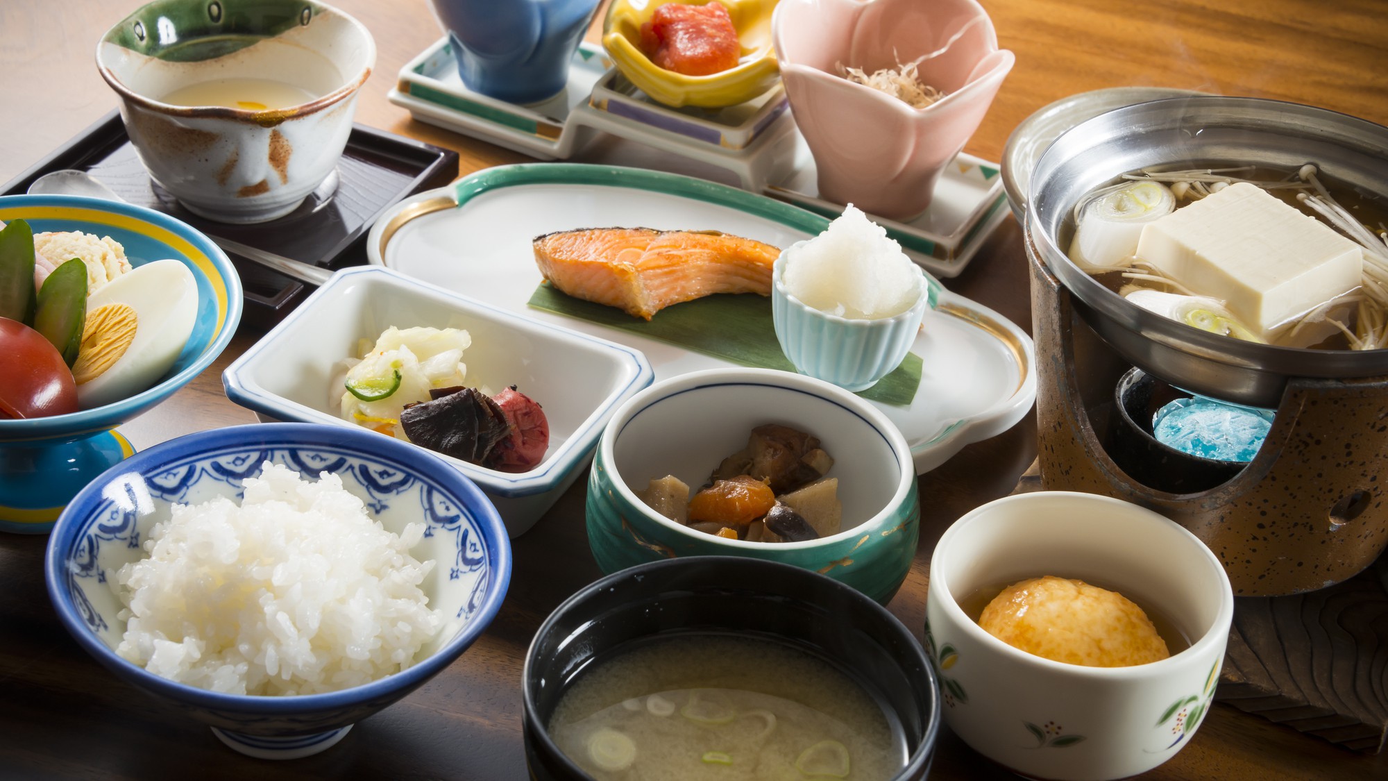 【朝食のみ】地元でも人気の山間の名湯でリフレッシュ♪23時までチェックインOK！